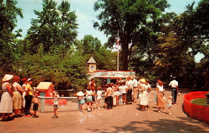 Belle Isle Childrens Zoo - Vintage Postcard (newer photo)